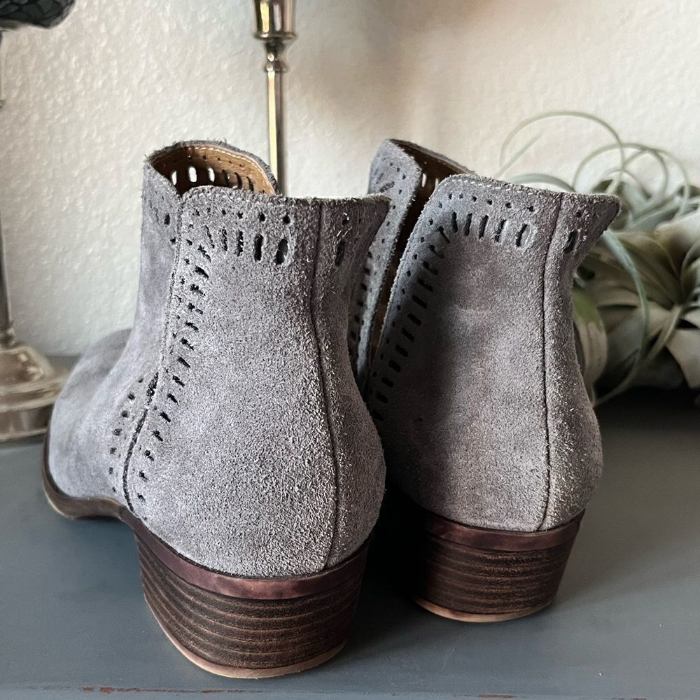 ☘️HP☘️ EUC Lucky Brand Gray Bustina Ankle Booties - Picture 5 of 11